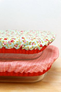 DIY Reusable and Washable Baking Dish Covers - simple idea, probably better lined or quilted to keep things hot/cold