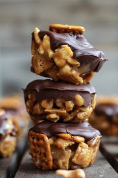 (Idiot Proof) Snickerdoodle Peanut Butter Chocolate Chex Mix Bars