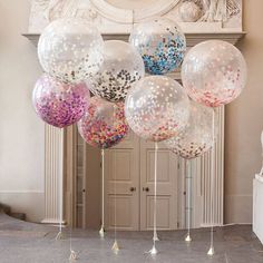 giant three foot confetti filled balloon / <a href="http://www.himisspuff.com/giant-balloon-photos/4/" rel="nofollow" target="_blank">www.himisspuff.co...</a>
