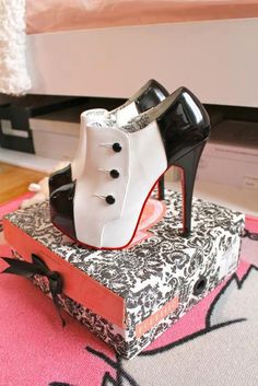 black and white high <a class="pintag searchlink" data-query="%23heel" data-type="hashtag" href="/search/?q=%23heel&rs=hashtag" rel="nofollow" title="#heel search Pinterest">#heel</a> <a class="pintag" href="/explore/shoes/" title="#shoes explore Pinterest">#shoes</a>